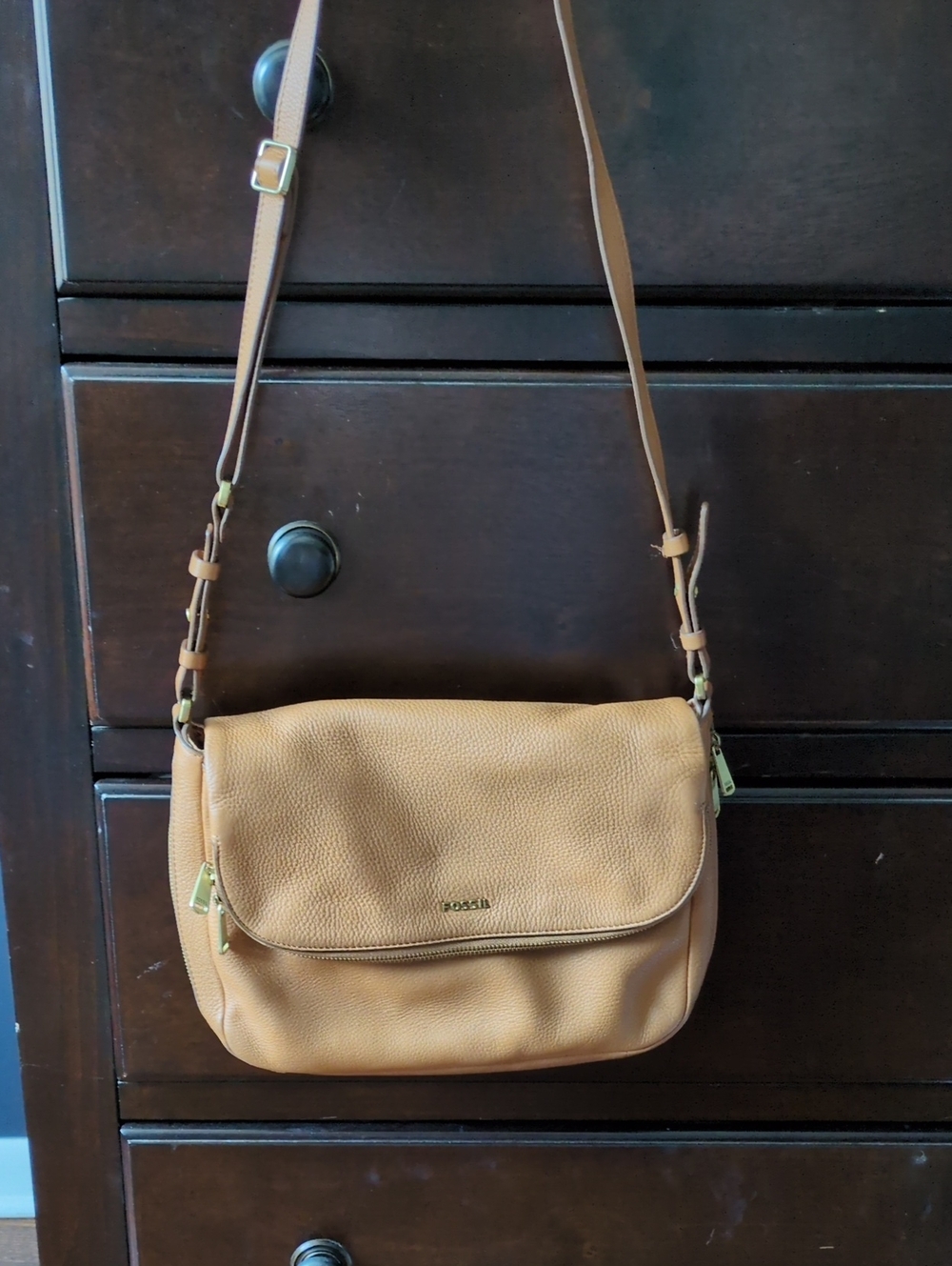 Fossil Pebbled Tan Leather Crossbody with Gold-Tone Hardware